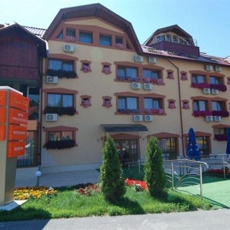 Grand Hotel Perla Ciucasului Tărlungeni Extérieur photo