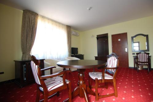 Grand Hotel Perla Ciucasului Tărlungeni Extérieur photo